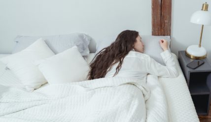 Кто раньше ложится, тот меньше депрессует